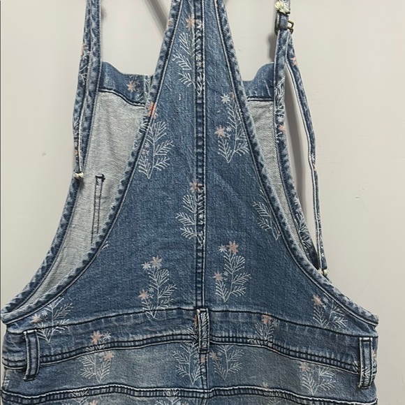 Pilcro Floral Blue Denim Overalls with Button Accents lots of pockets - Picture 10 of 10